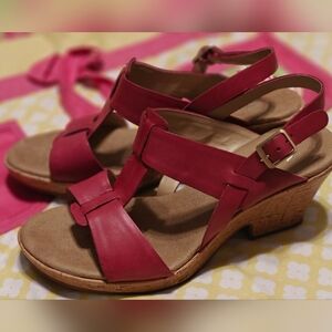 Clark's Fuchsia Leather Wedge Strap Sandals 9 M 3" HEEL EUC